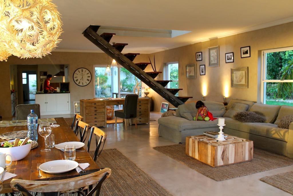 Explorer Guesthouse Сомерсет-Уэст Экстерьер фото